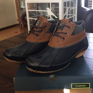 Bass Mandarin duck boots in navy